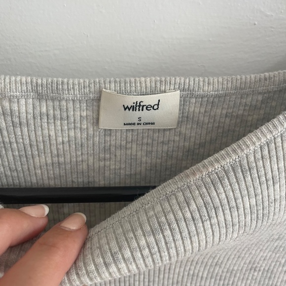 Aritzia Grey Top Size S - Picture 2 of 2